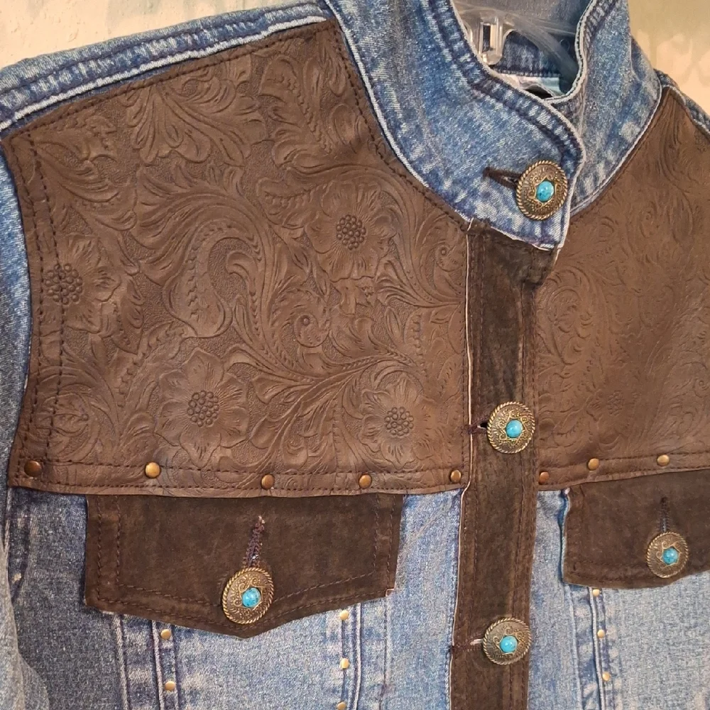 DG2 by Diane Gilman Blue and Brown Denim Jacket. Excellent Condion NWT Size XS - Picture 5 of 12